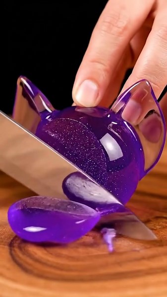 Satisfying ASMR: Slicing the Glass Grape-Bat
