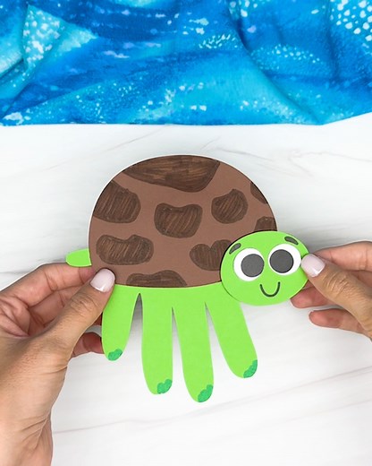 664K views · 1.6K reactions |  Handprint Turtle Craft ✂️ Get the template on the blog | Simple Everyday Mom | Facebook