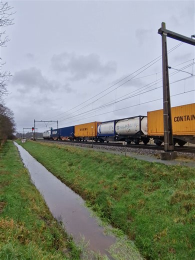 Exploring Vectron SMM and Intermodal Trains