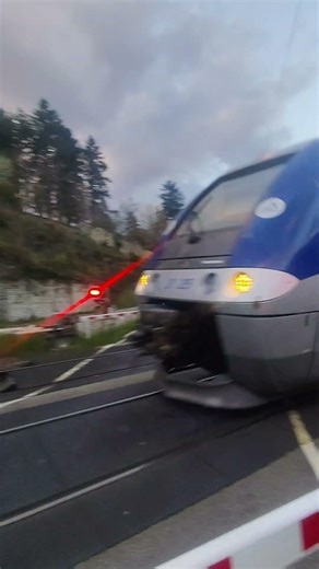 un train peu en caché un autre !