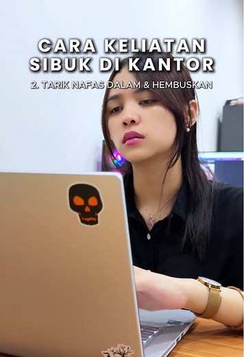 Kelihatan Sibuk di Kantor: Humor Sehari-hari
