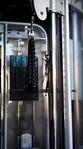 3 cable rope pullover mistakes that are holding back your progress: ❌ Using too much weight. When you use too much weight, you tend to rely on momentum rather than muscle activation. This reduces the effectiveness of the exercise and increases the risk of injury. Choose a manageable weight that allows you to focus on the mind-muscle connection and proper form. ❌ Bending the elbows too much. If your elbows are bent too much during the movement, you shift the focus away from your lats and onto you