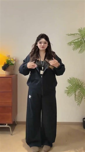 Elegant & Sleek Outfits: Styling for Curvy Beauty Plus-size women's fashion Plus-size styl