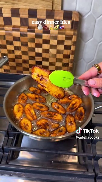 Puerto Rican rice and beans with sweet plantains (amarillos)! ❤️ recipe below & follow from more easy meal ideas! . This is one of those easy, comforting dinners that comes together SO quickly. The habichuelas are flavorful, brothy, and packed with potatoes and salami, served over white rice, sweet caramelized plantains, and avocado on the side. 🤤 . 🫘 PUERTO RICAN HABICHUELAS Ingredients: -Olive oil -2 heaping tbsp sofrito -8 oz tomato sauce -1 packet Sazón or 2 tsp of Liosa -Adobo to taste -O