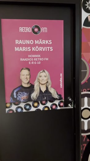 30. oktoobril tegime me midagi erakordset — kutsusime kuulajad Retro FMi stuudiosse koos Marise ja Raunoga õhtusöögile. 🤩Nii said meie kuulajad Mihkel ja Krista ning Karolin ja Alfred sel õhtul pisut uudistada meie majas ringi ja nautida 4-käigulist õhtusööki. Toidud valmistas Jonel Põld PÕLD Restost, stuudio kaunistas imeilusaks La Luna Peod. AITÄH! 🩷 @pold_resto @lalunapeod Kas tahaksid ka meile külla tulla?😊 | Retro FM