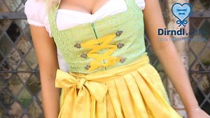 Links, rechts oder mittig? 🎀 Wir zeigen dir, wie du deine Dirnschleife richtig bindest! 👗 Ob links oder rechts bleibt nicht in deinem Kopf hängen? Speichere dir das Video für später ab, damit du immer wieder nachschauen kannst! ☺ | Dirndl
