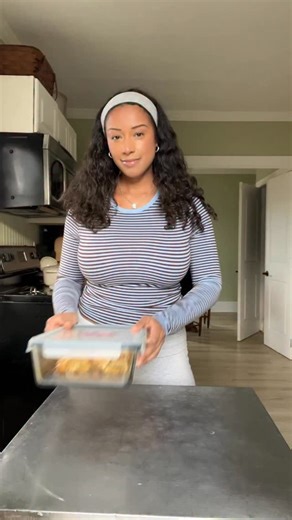 aiyana gabrielle on Instagram: "Everything I made for my winter seasonal meal prep 🍠🍊🥦🧀 comment ‘meal prep’ and I’ll send you a link to all six recipes :) •Honeynut Squash + Chicken Congee •Lemongrass & Coconut Curry Beef Soup •Broccoli Cheddar Quiche w/ Caramelized Shallots •Broccoli Cheddar Breakfast Biscuits •Maple Black Sesame Pumpkin Seed Milk •Orange Creamsicle Yogurt Bark"