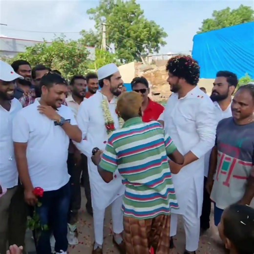 2.8M views · 520K reactions | Kuch log Ghareeb Hotey Hain Aur Kuch Log Ghaleez.. Allah Hamari Hifazat Kare Ameen Summah Ameen "Muqaddar se kehdo akela Nahi Hun Mai , Duaon ka Kafila chalta hai mere saath ! " | Hyderabad Youth Courage | Facebook