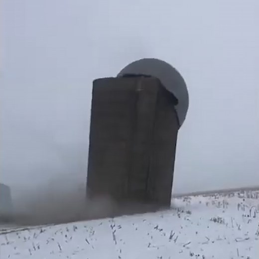 1.1M views · 56 reactions | How on earth did it fall like that? 勞 Check out more trending stories on ITK: https://bit.ly/39pSMAR | In The Know | Facebook