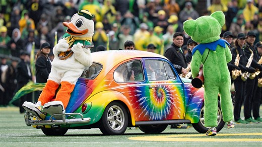 What channel is Oregon football vs. Iowa on today? Time, TV schedule to watch Week 11 game
