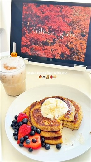 The perfect cozy fall breakfast 🍂🥞 #fall #breakfastideas #morningroutine #recipe #breakfast