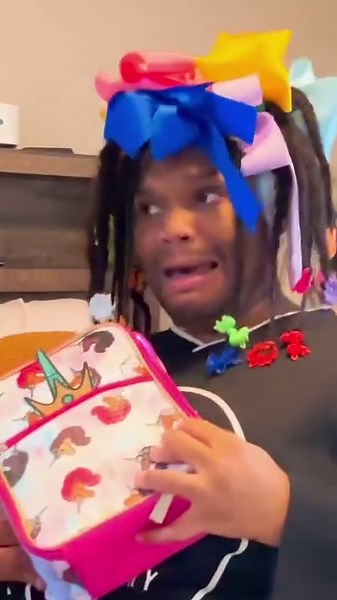 When you can’t get free lunch at school anymore.. so you gotta bring your lunch. This how it be 😭😂😂 | Notkarltonbanks