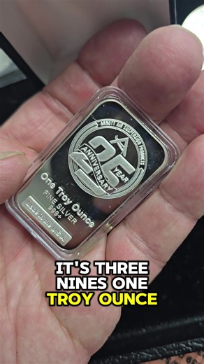 Stack stack stack!! Add this piece to your collection, and if you don’t have a collection you better get after it! 😆🔥 Silver and gold are on the rise. Don’t miss out on a true investment. #silver #silverbar #silverbars #silverstacking #silverandgold