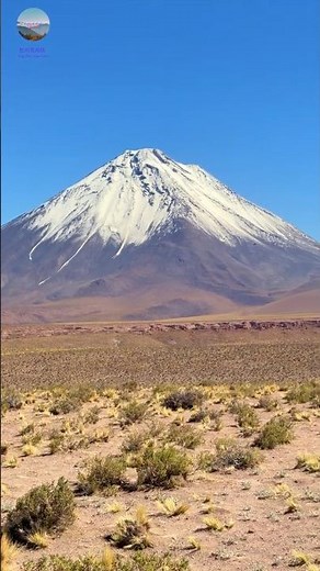 Licancabur and Juriques Volcanoes, Atacama Desert, Chile. 智利阿塔卡马沙漠利坎卡武尔和胡里克斯火山