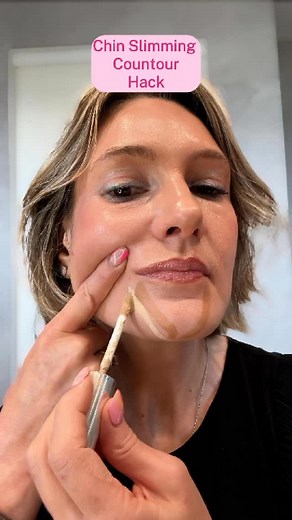 ✨Chin Slimming Contour Hack✨ All you need is contour and concealer Would you give it a try?  #funmakeup #makeuptutorial #contour #makeuphacks #chincontour | Prep for Pretty | Facebook
