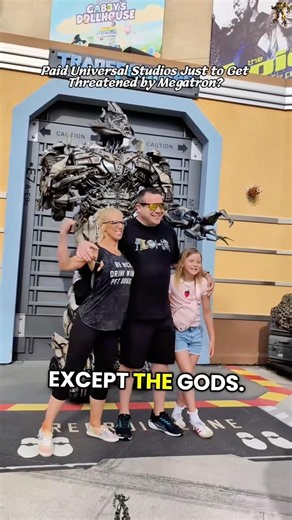 Transformers Moments at Universal #transformers #universalstudios #optimusprime #bumblebee #fyp