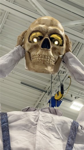 15ft Skeleton Watcher Halloween animatronic ‪@lowes‬ #halloween #halloweenanimatronics #spookyseason