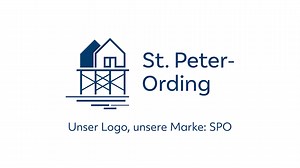 𝗠𝗼𝗶𝗻, 𝗻𝗲𝘂𝗲𝗿 𝗣𝗳𝗮𝗵𝗹𝗯𝗮𝘂! 💙 Ihr Lieben, wir waren fleißig & haben in den letzten Monaten gemeinsam mit Einwohner:innen Ideen für das 𝘇𝘂𝗸𝘂̈𝗻𝗳𝘁𝗶𝗴𝗲 𝗟𝗼𝗴𝗼 von St. Peter-Ording ausgearbeitet. Moderner, frischer & vor allem besser digital einsetzbar sollte es werden - dabei aber unverkennbar 𝗦𝘁. 𝗣𝗲𝘁𝗲𝗿-𝗢𝗿𝗱𝗶𝗻𝗴 widerspiegeln. 🏖 Und genau das haben wir geschafft! 🤩 Der Mehrzweck-Pfahlbau vom Ordinger Strand wird ab heute unsere Marke repräsentieren. 𝗠𝗶𝗻𝗶𝗺𝗮𝗹