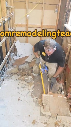 Tile floor removal trick #shorts #Youtubeshorts #diy | Home Remodeling | Facebook