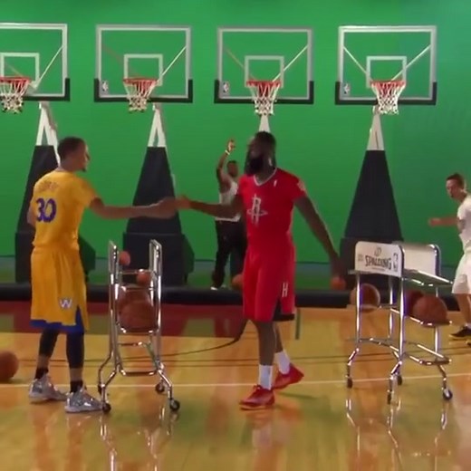 Behind the scenes look at the NBA’s iconic ‘Jingle Hoops’ commercial 🎄[via throwbackhoops/IG] #nba #holidays #holidayootd #fyp #foryou #christmas