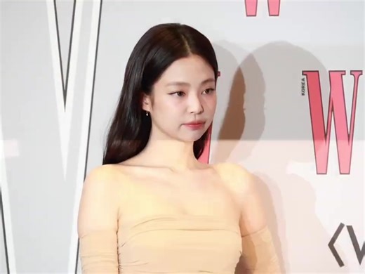 Jennie Kim: Celebrity Camera Flash Moments