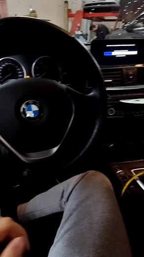 Actualizando #Entrynav2 para añadir #AppleCarPlay#UpdateBMW #ActualizaeBMW #ReequiparAppleCarPlay #reequipaBMW #ExtrasAlCoche #EstoMola #BmwF30 #BmwSerie3 #CuriosidadesBMW