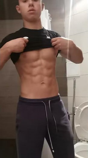 Teen 16yo Bodybuilder Flexing Ripped Muscle / Full Video (in briefs) Link in the Description