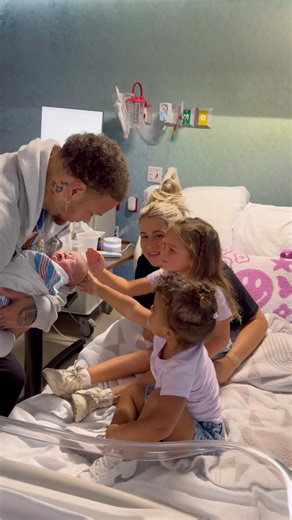 Kane Brown introducing his daughters Kingsley and Kodi to their baby brother Krewe. #kanebrown | Music Mayhem