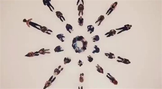 O KATSEYE lançou um anúncio com a GAP e como sempre arrasaram ~Juddy🦋 | Todo dia memes e mvs de Kpop diferentes