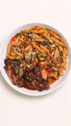 Tosin Kadiri on Instagram: "I’m coming Pookie ❤️ Recipe 👇🏾 —— Follow @letkadocook for more recipes Creamy Coconut Penne 🍝🥥 Ingredients • Penne pasta (14 oz) • Coconut milk (1½ cup) • Mozzarella (1 cup) • Tomatoes (1, diced) • Tomato paste (1 tbsp) • Garlic (3 cloves) • Onion (1 medium) • Bell peppers: red & green • Chicken Stock • Oil (can be replaced with butter) Seasoning • Garlic powder • Italian seasoning • Oregano • Paprika • Ginger powder • Maggi • Chili fla