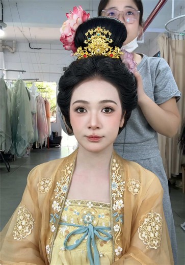 Pháp sư — trang phục và nhân vật được nhắc trên video