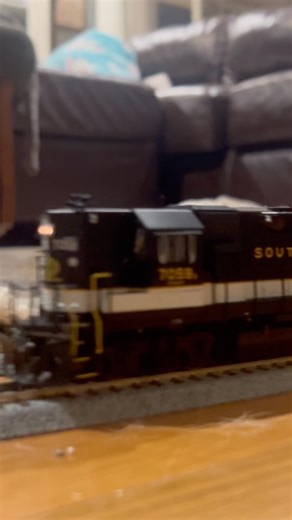 Athearn genesis gp50 #southern #train #modeltrains #norfolksouthern #shorts #river
