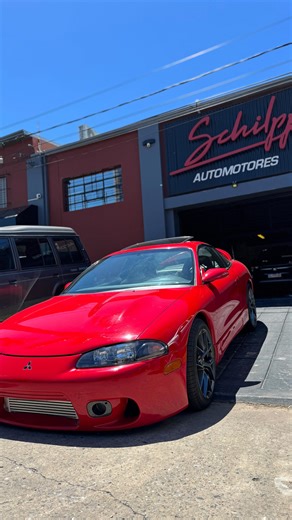 SCHILPP AUTOMOTORES on Instagram: "El Mitsubishi Eclipse de principios de los 90 (1990–1993) fue uno de los íconos deportivos de la época y se destacó por combinar diseño agresivo, tecnología japonesa y rendimiento real a un precio accesible. LA CUAL SE HIZO MÁS FAMOSA EN SU APARICIÓN EN LA PELÍCULA 🎥 RÁPIDO y FURIOSO Un auto que en los 90 ofrecía turbo, diseño, tecnología y carácter deportivo, y que hoy es una leyenda noventosa que sigue despertando pasión 🔥🚗 • Diseño futurista y aerodinámic