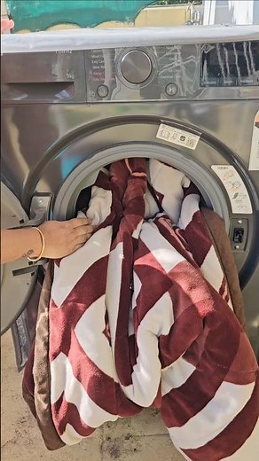 How To Wash Heavy Blankets Easily in Washing Machine🔥 ll #shorts #cleaningtips #cleaning #ytshorts