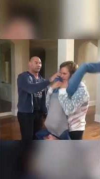 Batista enseñándole a Chris Pratt el Batista Boom