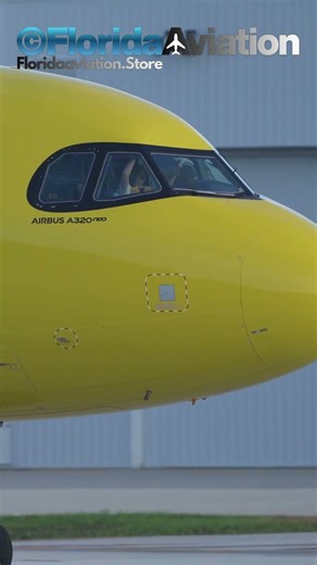 Super Closeup Takeoff of Airbus A320 at Fort Lauderdale-Hollywood Int'l Airport - Plane Spotting