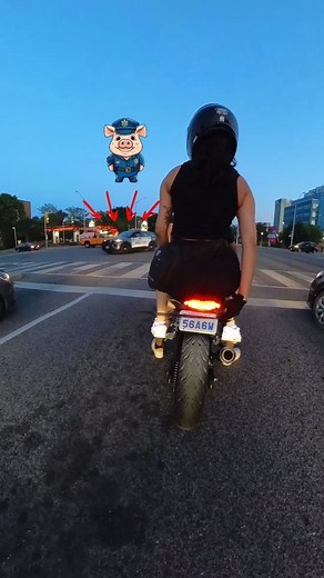 Race Bike Babes on Instagram: "She's a keeper 😍 @bikerbites_"