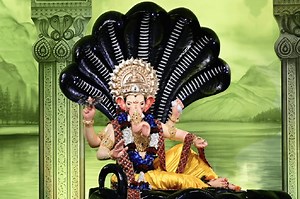 Lalbaugcha Raja 2021: Get Virtual Darshan of Lord Ganesh, Order Prasad Online. Watch Live Here
