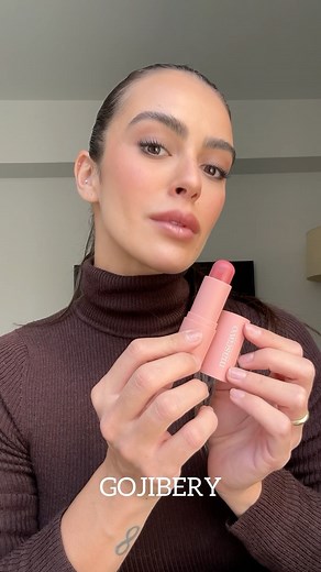 MARIANA SAAD on Instagram: "Bora #MascavoLovers que agora é agilidade pra ver quem já tá “tiete” da @mascavo 😂 Completem nos comentários com as 2 cores restantes que eu vou escolher algumas primeiras a responder, pra ganhar um presente da marca!!!! Valendooooo!!!!"