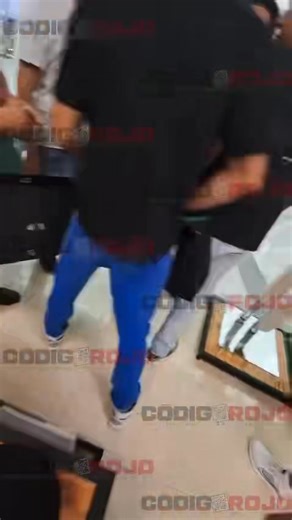 #QuintanaRoo || ¡Lacras! Graban a cuarteto de presuntos ladrones de comercio en Malecón Americas; Entre ellos un presunto sicario que asesino a una pareja en Corales y anda libremente delinquiendo haciéndose pasar por Medio de Comunicación🔴👇 Fiscalía General del Estado de Quintana Roo Policía de Cancún Ayuntamiento de Benito Juárez Secretaría de Seguridad Ciudadana de Q.Roo Gobierno de Quintana Roo Mara Lezama Gabinete de Seguridad de México Ana Paty Peralta | Código Rojo Cancún