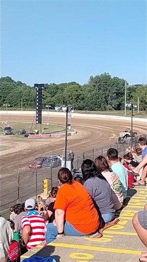 got a car stuck underneath the monster truck 😆@hartfordmotorspeedway