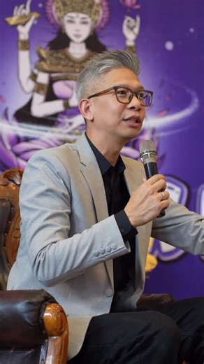 Yudist Ardhana on Instagram: "5 Tahun dari sekarang akan ada istilah baru namanya phygital, yaitu gabungan physical dan digital yang faktanya sudah dimulai dari sekarang. Pesan starbucks dikirim lewat drone di China, pesan sparepart dikirim sama robot di Amerika, beli popcorn dilayani humanoid di tesla diner, beli kopi baristanya mesin, main RC di PC tapi mobil aslinya beneran ada, paling gampang deh di Genki Sushi order makan di HP, makanan dianter lewat kereta2an tapi makannya tetap di restora