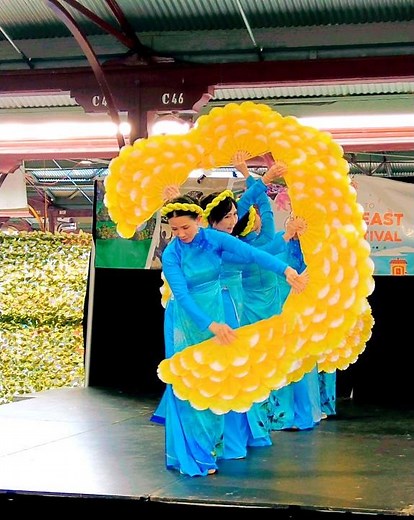 Traditional Vietnamese Fan Dance