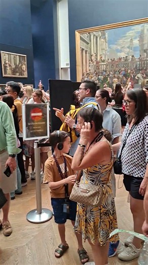 COMO É ISSO 🥰O Museu do Louvre, em Paris, é um dos museus mais famosos e visitados do mundo. #monali