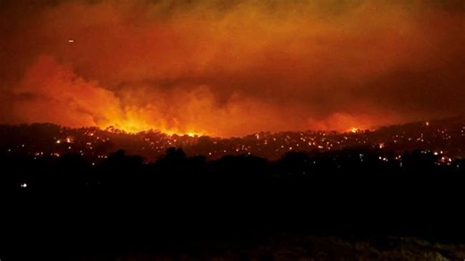 Bushfires rage in southern Australia: Thousands of firefighters deployed to fight blaze