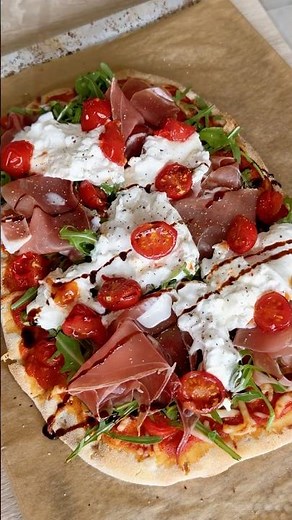 PIZZA BURRATA ET JAMBON