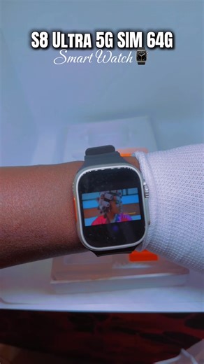 🎯 Découvrez la montre connectée 5G au design Apple Watch ultra – un bijou d’innovation et de puissance ! Imagine une montre élégante, raffinée et performante, qui ne se contente plus d’afficher l’heure. ⌚✨ Elle te connecte, te divertit et t’accompagne partout — même sans ton téléphone ! 🚀 Ses atouts exceptionnels : 📶 Connexion 4G 5G intégrée – Naviguez librement sur Internet, regardez vos vidéos, restez actif sur vos réseaux sociaux, où que vous soyez. 💾 64Go de mémoire interne – Téléchargez