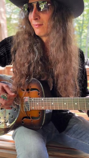 When you just don’t wanna stop!🔥 a little post-session back porch jam with C. Thomas Howell, Sweepy Walker and Eric Dalton at Cash Cabin , after some tracking for Thomas’ upcoming album 🎥: Trey Call | Justin Johnson