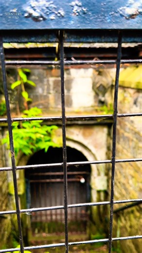 “Buried Secrets Under Princes Street: Edinburgh’s Hidden Jail & 300-yr-old Cemetery”