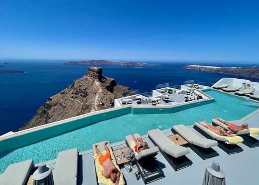 Where to Stay in Santorini (Best Towns & Beaches 2026)